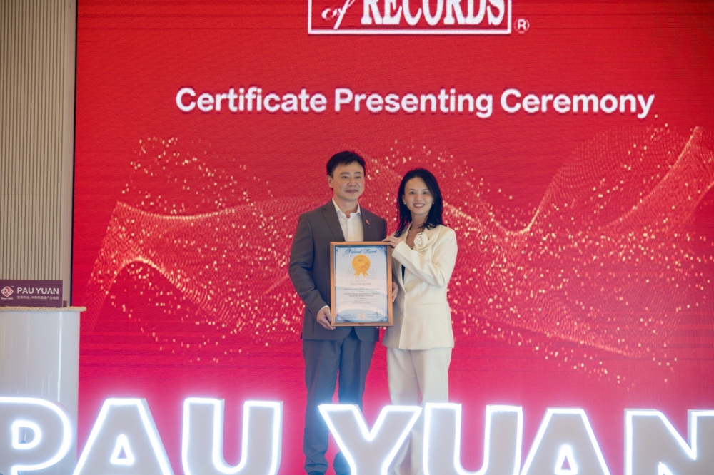 Pau Yuan enters Malaysia Book of Records as largest halal TCM herbs supplier. — Picture courtesy of Pau Yuan