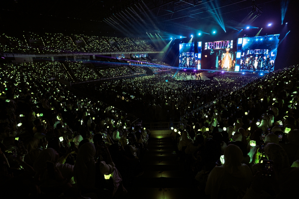 Thousands of fans showed their support for NCT DREAM, waving the group’s signature lightsticks, nicknamed Meumwonbong. — Picture courtesy of Qistina Haazree & Live Nation Malaysia