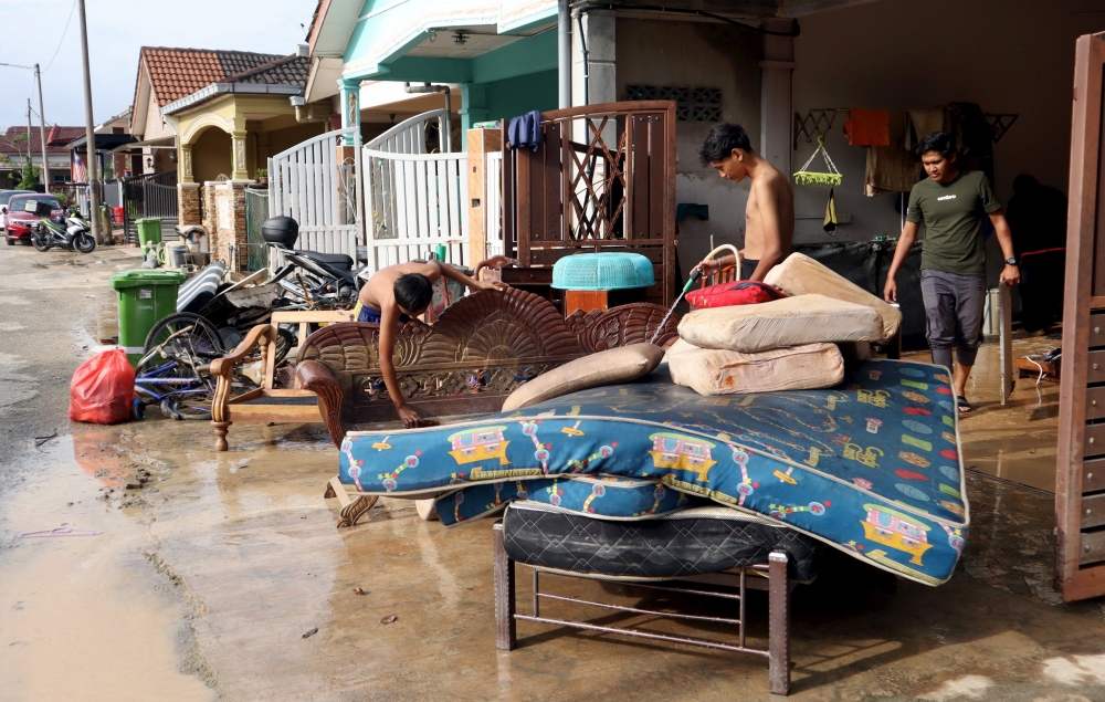 Flood evacuee numbers rise in Terengganu and Kelantan, drop in Pahang
