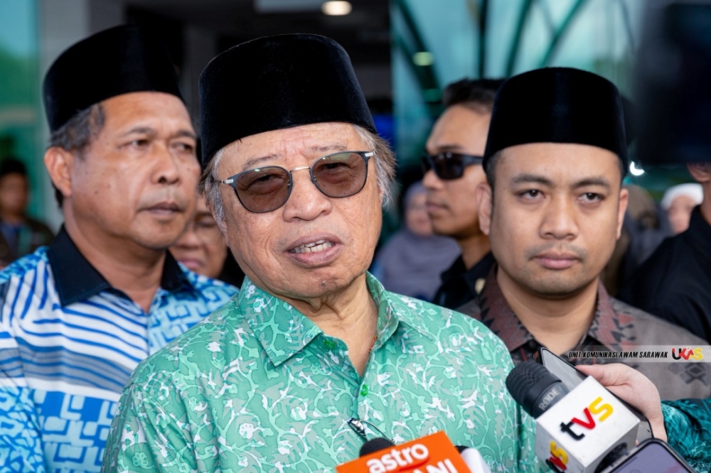 阿邦佐哈里表示，拟议的新沿海公路将把古晋至斯里阿曼的旅行时间缩短至一小时