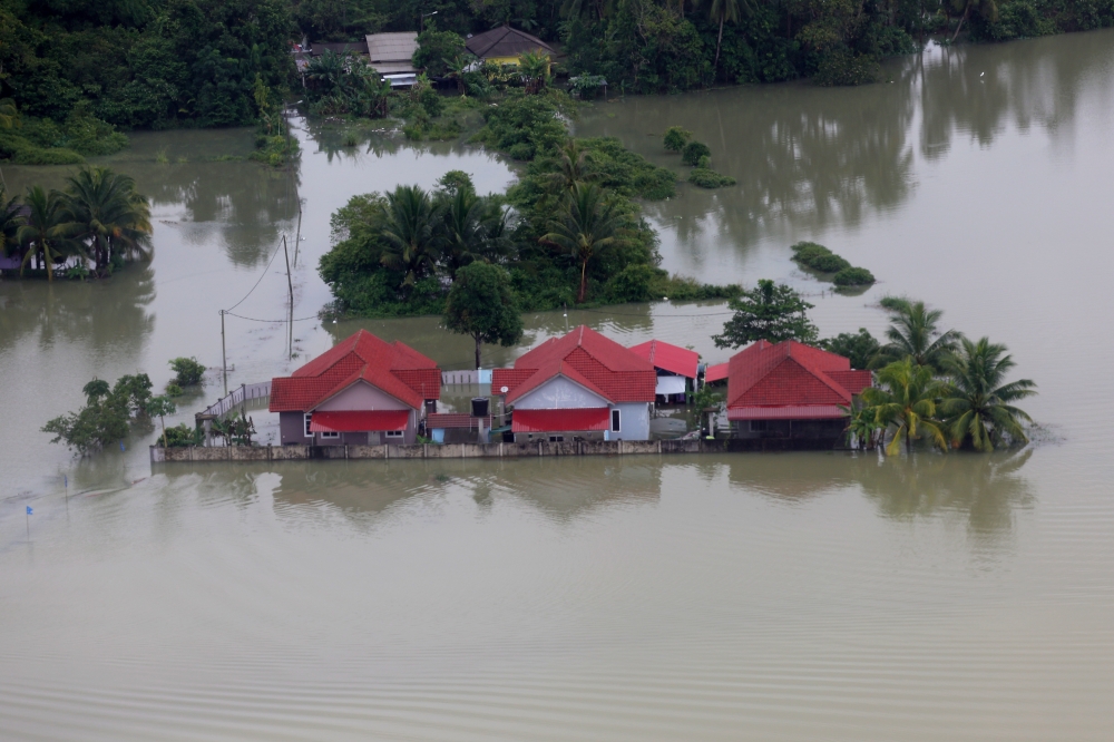 Federal Unity Squads deliver RM121,000 aid and hope to flood-struck residents in Kelantan