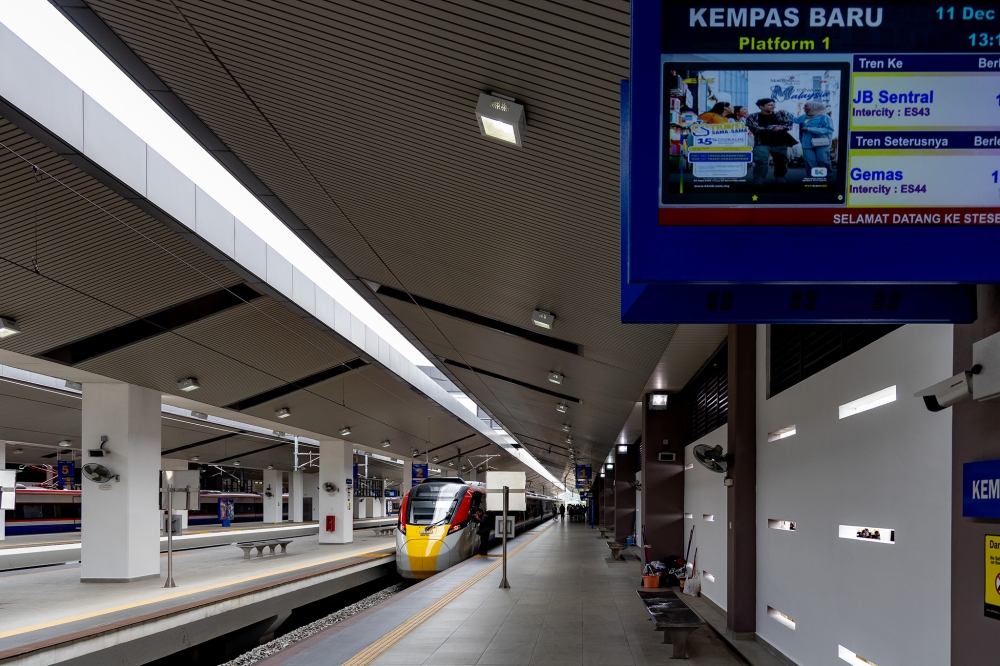 ETS train at Kempas Railway Station during the Gemas-Johor Bahru double tracking completion ceremony, December 11, 2025. — Picture by Firdaus Latif