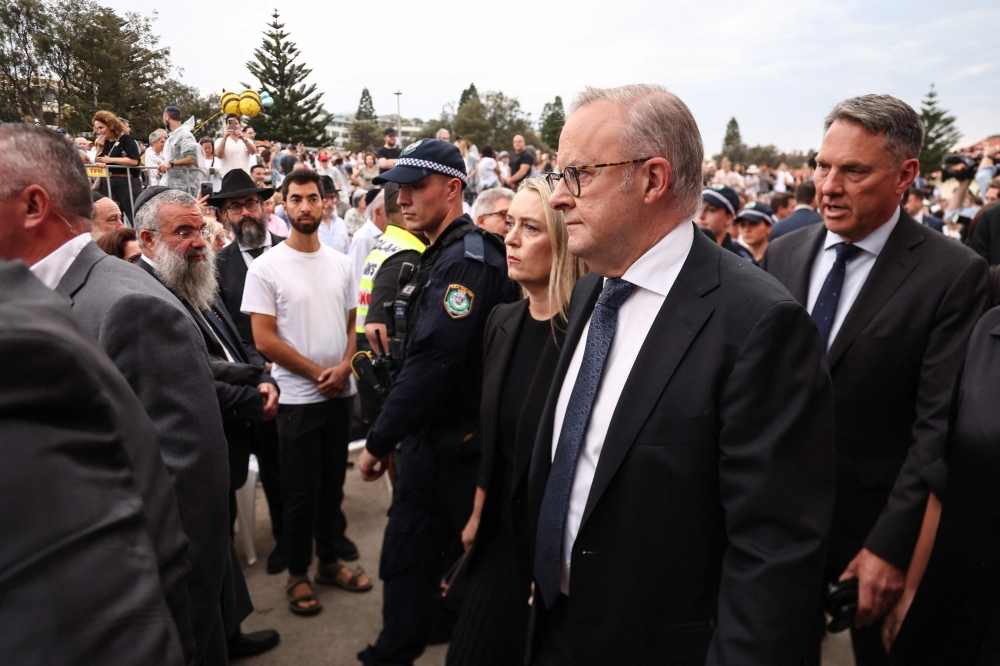 Australian PM Albanese booed at Bondi memorial for victims of antisemitic attack