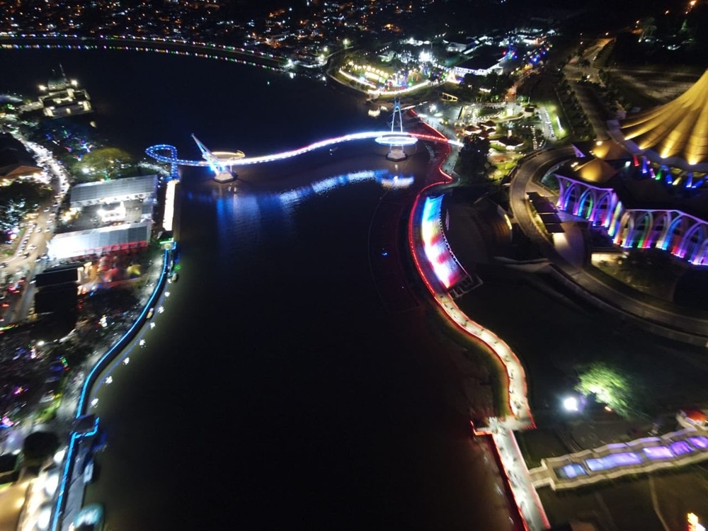 The city of Kuching is illuminated with light projections in the colours of the Jalur Gemilang as a show of support and spirit for the SEA Games. — Picture via Facebook/Dewan Bandaraya Kuching Utara (DBKU)