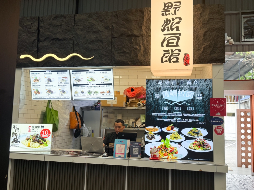 Look for the stall on the right side when you walk inside the food court. — Picture by Lee Khang Yi