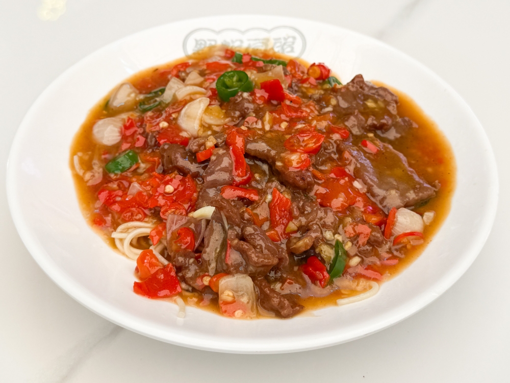 Not a fan of eels? There’s Chopped Chili Beef Ramen with tenderised beef slices and the same tangy sauce. —Picture by Lee Khang Yi