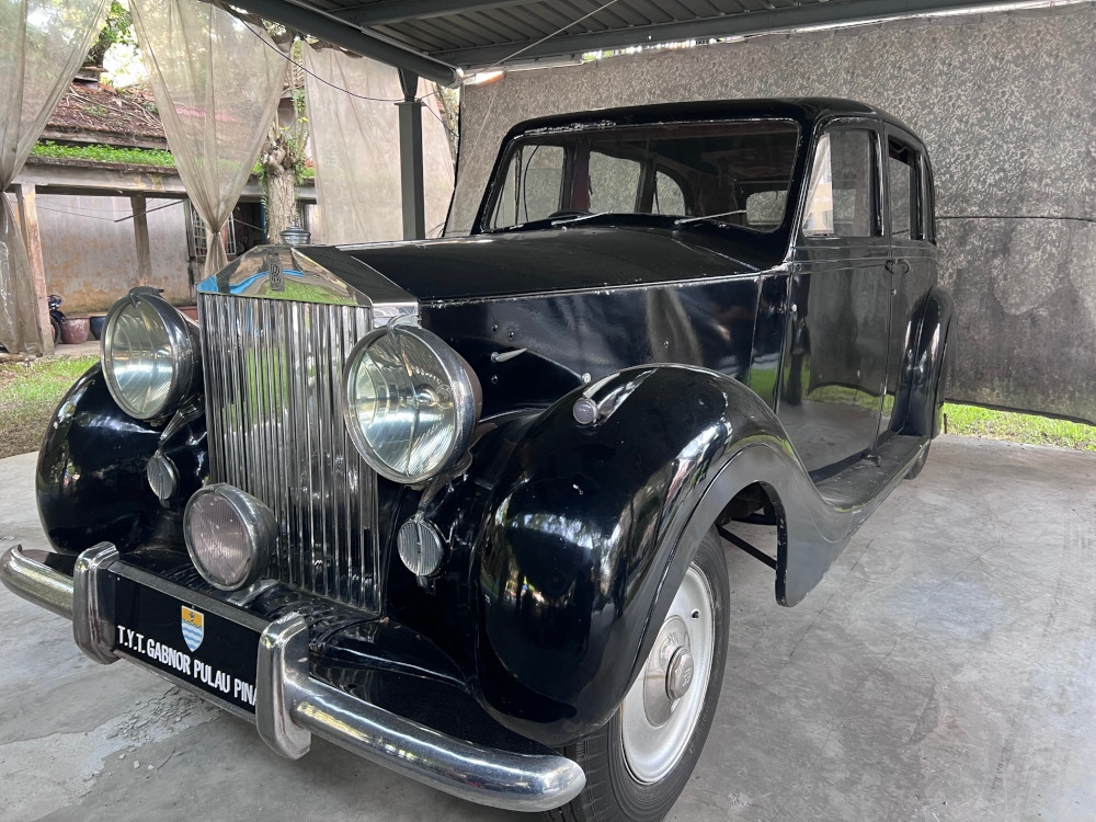 The 1951 Rolls Royce will be refurbished before it’s displayed at the gallery. — Picture by Opalyn Mok