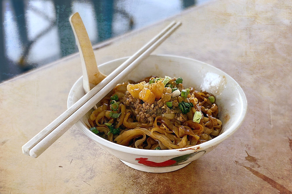 Slurp-worthy pork noodles at Restoran Mei Mei Seafood in Semenyih.