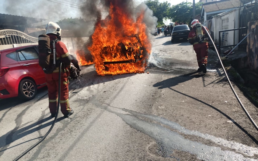Flames engulf three cars in PJ’s Sungai Way, no injuries reported