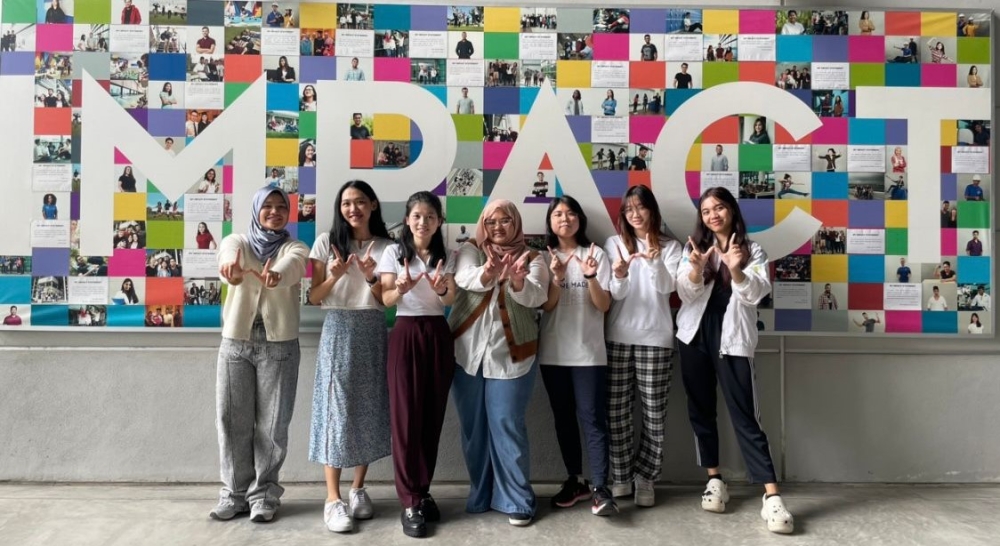 A group of students involved in fund-raising activities for Yayasan Chow Kit. — Picture courtesy of the author