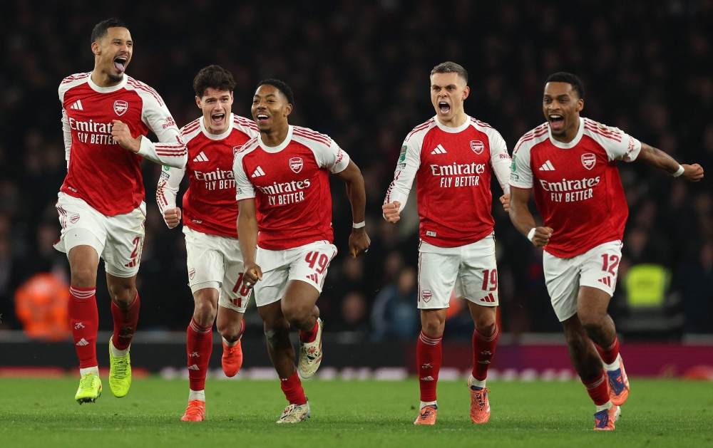 Arsenal survive Palace fightback, win on penalties to reach League Cup semis