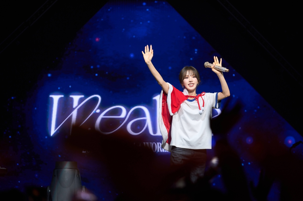 Wendy returns for an encore, dawning a Santa-inspired outfit, closing out with Sunkiss and EXISTENTIAL CRISIS. — Photo courtesy of FriedRice Entertainment