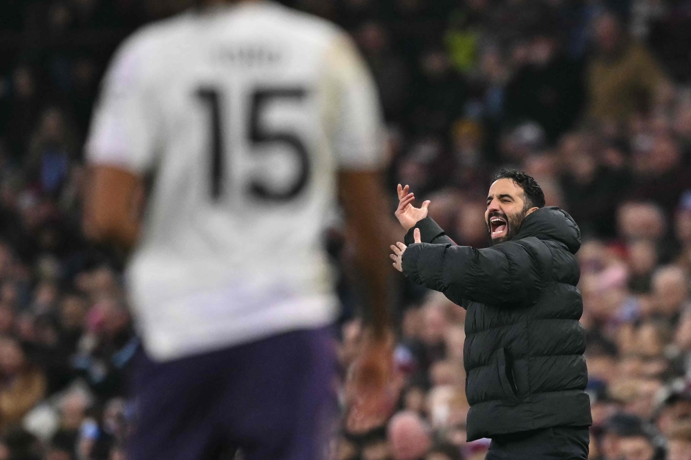 Amorim urges Man United squad to step up in absence of âirreplaceableâ Fernandes