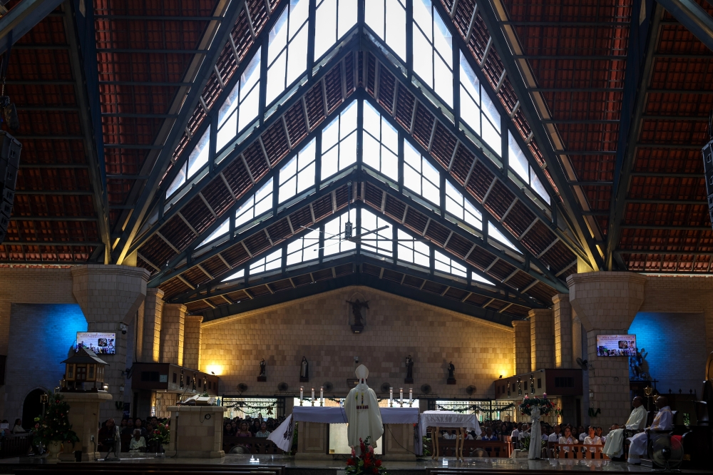 Christians took part in religious ceremonies in conjunction with Christmas celebrations at St Anne’s Church in Bukit Mertajam. — Bernama pic 