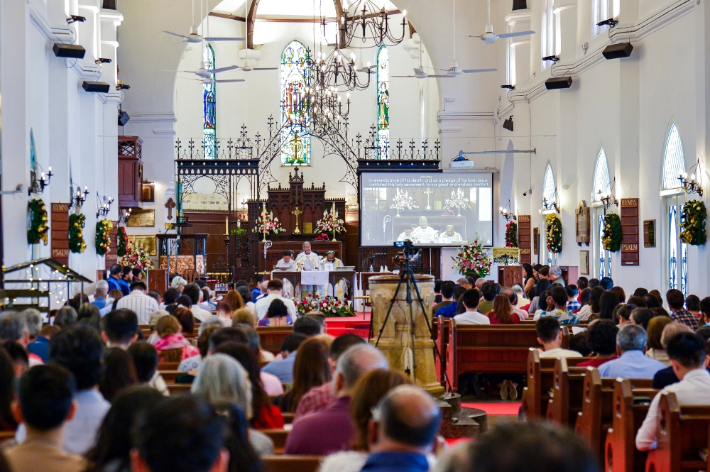 Christians attended religious ceremonies in conjunction with Christmas celebrations at St Mary’s Cathedral in Kuala Lumpur. — Bernama pic 