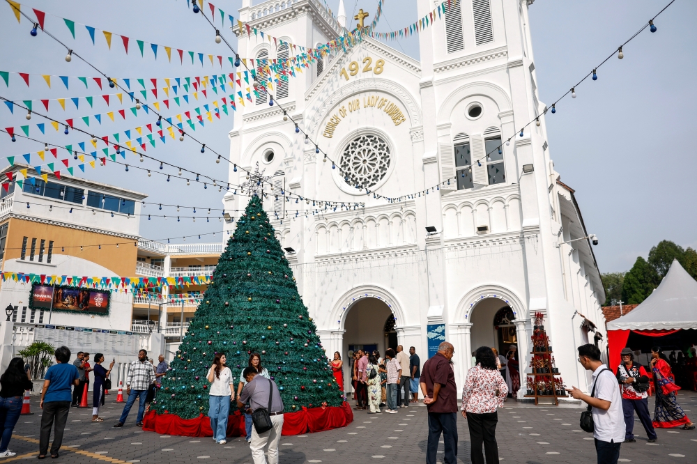 Christians in Klang posed for commemorative photographs after attending religious ceremonies during Christmas celebrations at Our Lady of Lourdes Church. — Bernama pic 