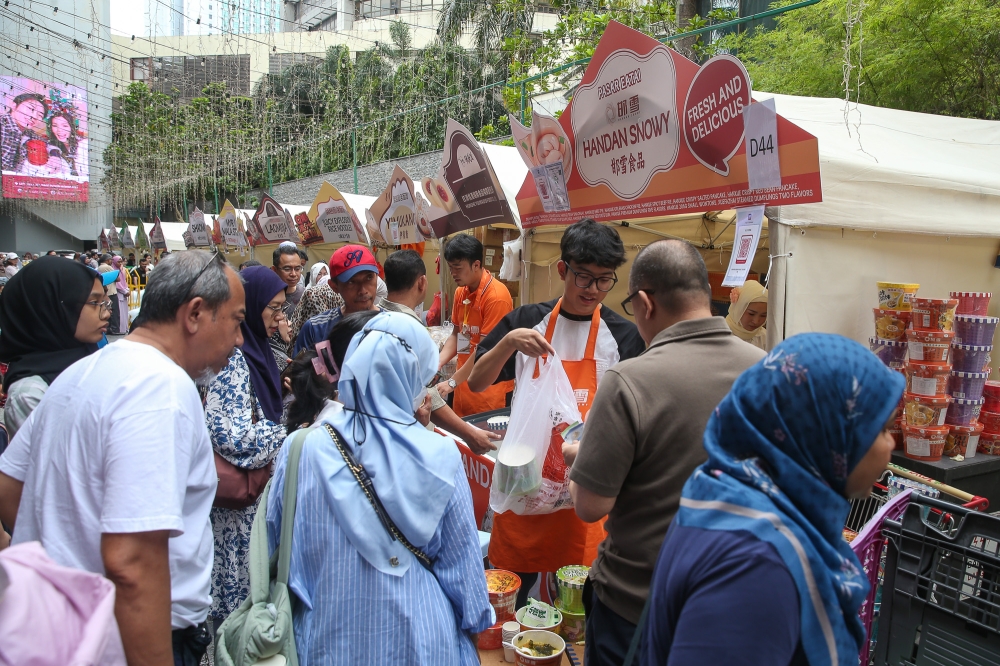A general view at the Chinese Muslim food festival at 1Utama Shopping Centre on December 28, 2025. — Picture by Yusof Isa