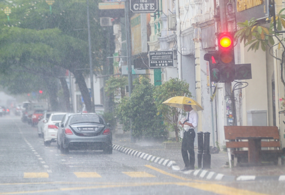 Six states under thunderstorm warning as MetMalaysia forecasts heavy rain and strong winds