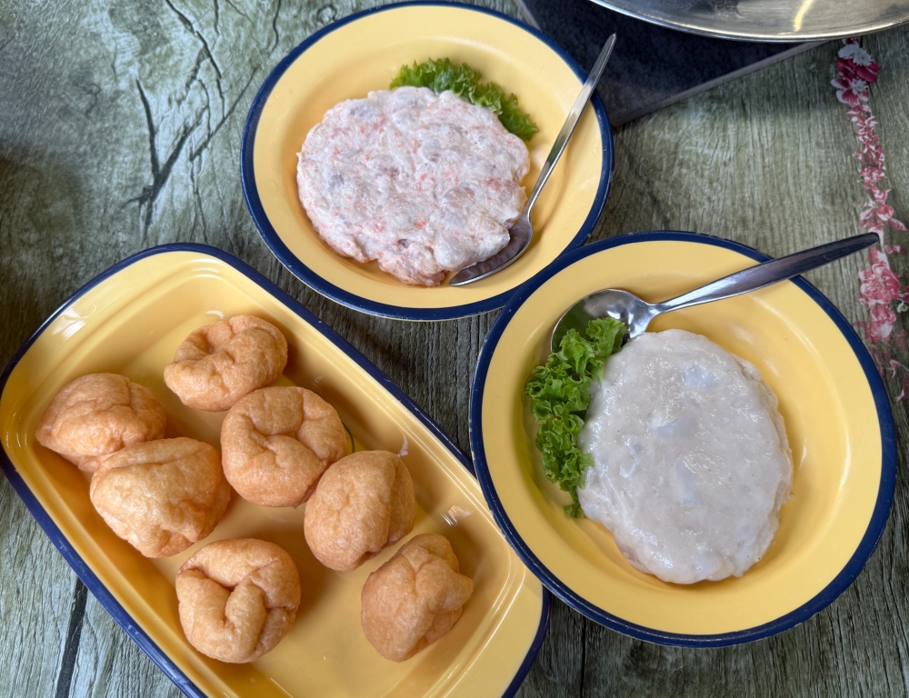 A highlight is their own-made prawn paste with different flavour variations, cuttlefish paste and fish tofu. 