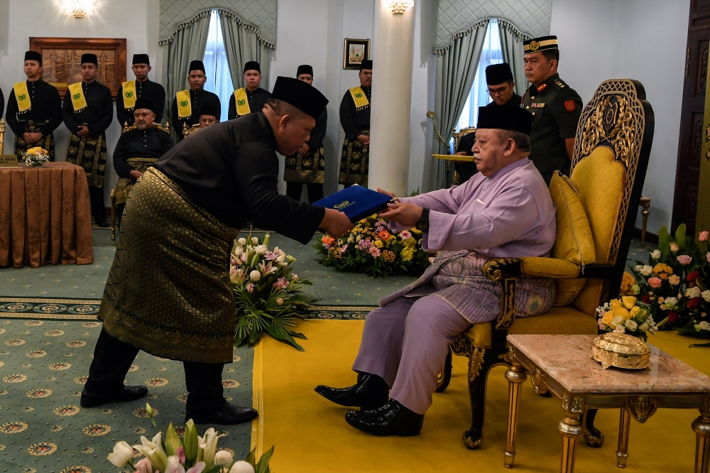 The Raja of Perlis, Tuanku Syed Sirajuddin Jamalullail, has called for all speculation, allegations and undesirable matters be put to an end following the appointment of Kuala Perlis assemblyman Abu Bakar Hamzah from Bersatu as the new Menteri Besar. — Bernama pic