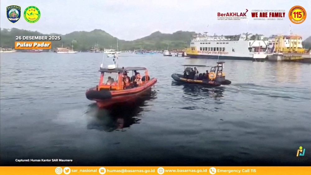 Indonesian rescuers recover body of Spanish girl after Komodo boat accident, three more still missing