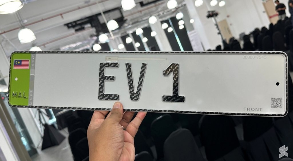 A genuine JPJePlate with embedded RFID and extra security features. — SoyaCincau pic