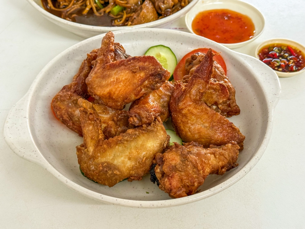 Har Cheong Kai is best relished with fingers as each piece is juicy with a thin, crispy layer and the flavour of the shrimp paste. — Picture by Lee Khang Yi