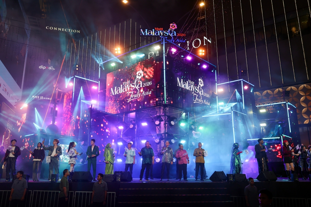 Prime Minister Anwar Ibrahim attends the New Year 2026 celebration and Visit Malaysia 2026 Countdown Festival at Bukit Bintang, Kuala Lumpur, joined by Tourism, Arts and Culture Minister Tiong King Sing. — Bernama pic