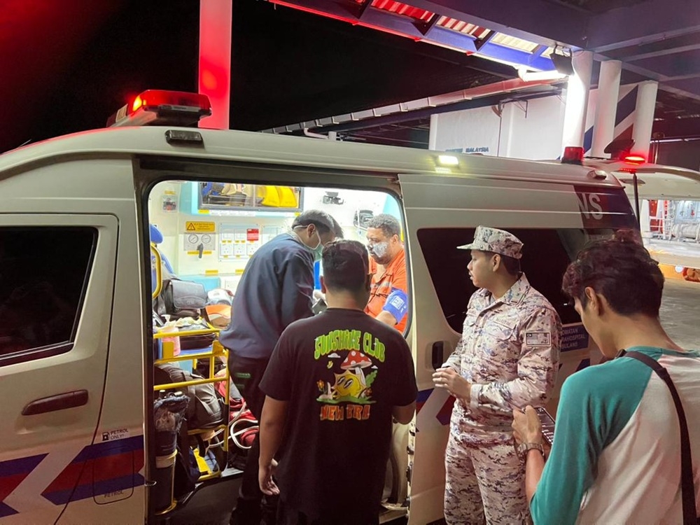MMEA rescues Saudi crew hurt in electrical fire aboard cargo vessel in Labuan waters