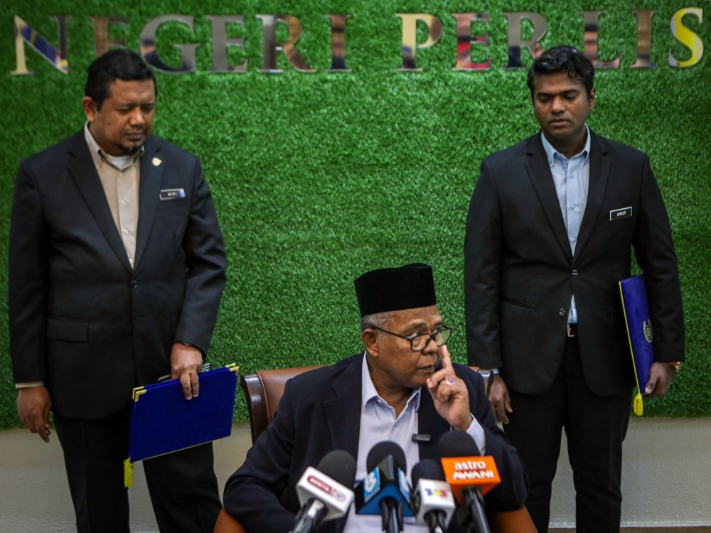 Perlis State Assembly Speaker Rus’sele Eizan during a press conference at Kompleks Seri Putra, Kangar, December 31, 2025. — Bernama pic