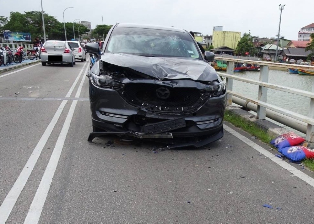 Thai man killed, wife injured in overtaking crash on Kuala Besut Bridge