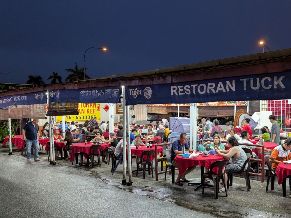 Familiar ‘dai chow’ dishes done well at Restoran Yuan Kee keep people coming back night after night. — Picture by Ethan Lau