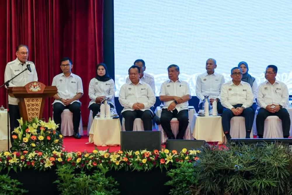 Nanta (seated front row, left) and other federal Cabinet ministers listen to Anwar’s New Year address. — Photo via Facebook/Alexander Nanta Linggi