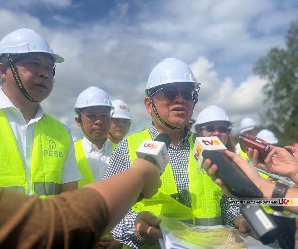 Uggah said a special task force will hold daily and monthly meetings to resolve issues — particularly land matters — and keep construction on schedule. — The Borneo Post pic