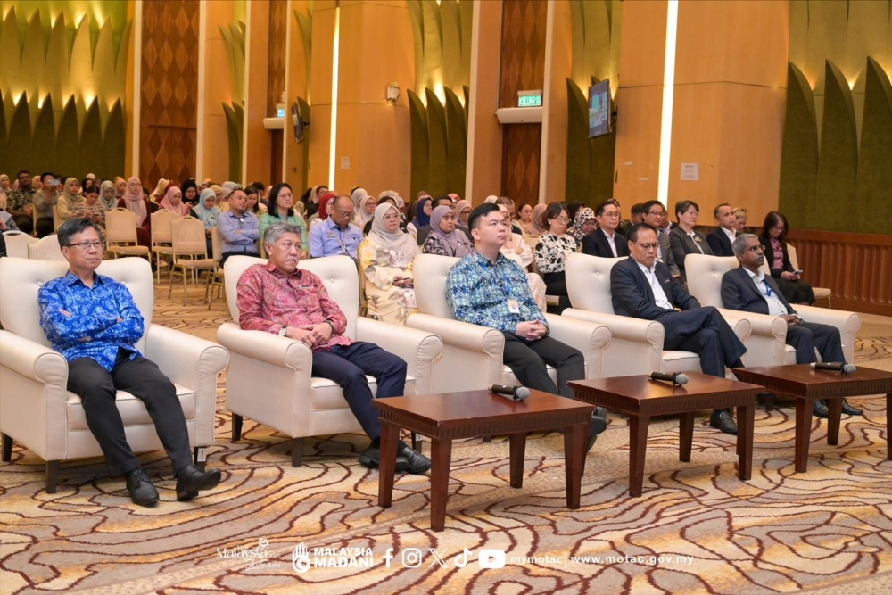 Chiew (front, centre) with his ministry’s officials and staff listening to the ‘Amanat 2026’ presented by the prime minister, via online broadcast. — The Borneo Post pic