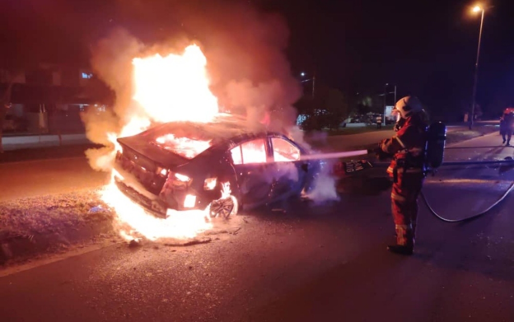 Proton Prevé hits electric pole in Menglembu, explodes in flames — parents and baby cheat death