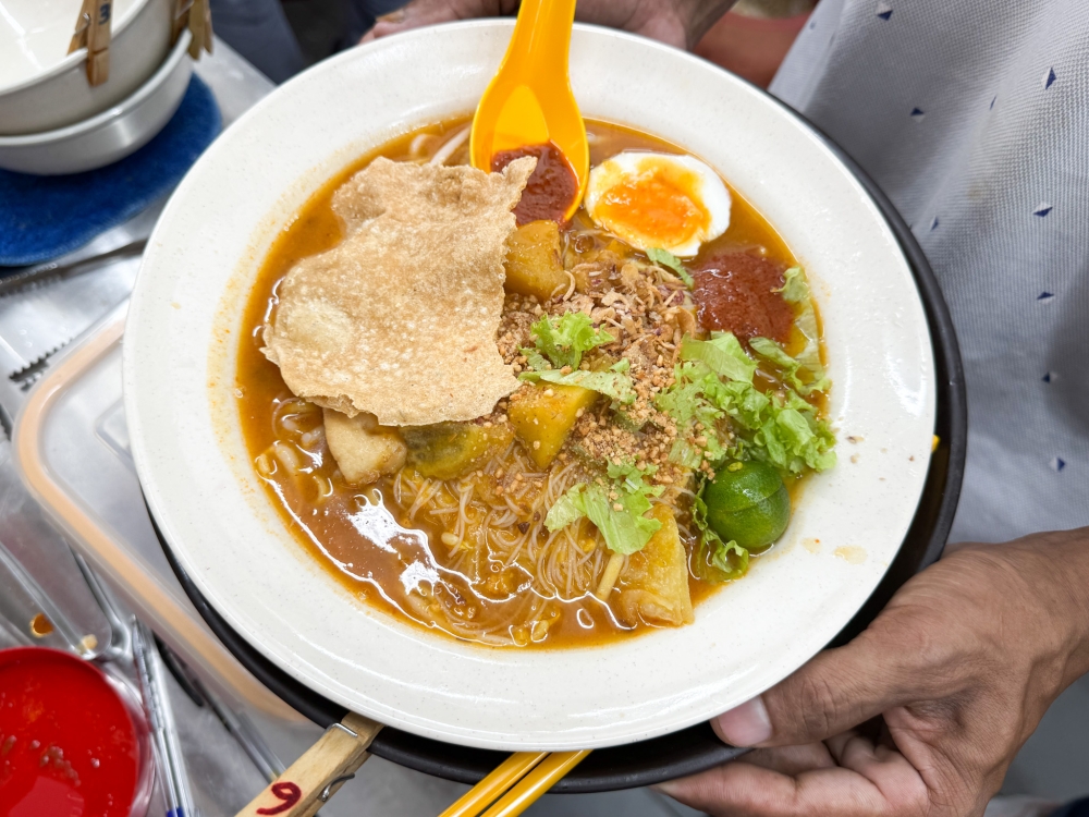 Hokkien Jawa Mee is simple and satisfying with a prawn and pork broth thickened with potatoes and sweet potatoes — Picture by Lee Khang Yi