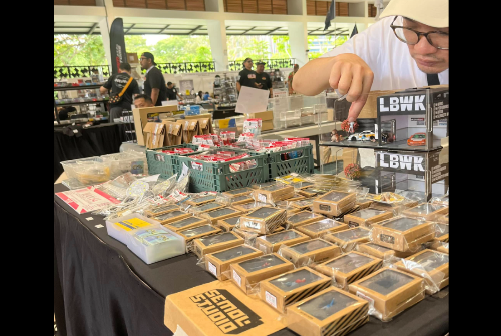 The former graphic designer at an e-sports company, he quit his job in 2023 to devote himself fully to the world of 3D art. — Picture via Facebook/Semol Studio