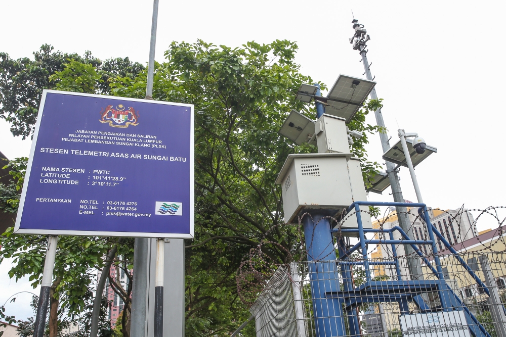 A close-up of the PWTC water level telemetry station beside Sungai Batu, near the Sentul Fire and Rescue Station along Jalan Tun Razak in KL. — Picture by Yusof Mat Isa