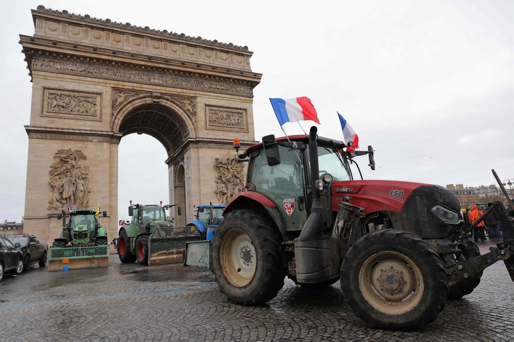 French farmers roll into Paris on tractors to protest Mercosur trade deal