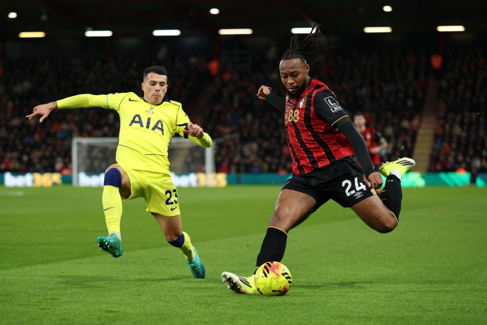 Tottenham Hotspur’s Pedro Porro in action with AFC Bournemouth’s Antoine Semenyo at Vitality Stadium, Bournemouth, January 7, 2026. — Reuters pic 
