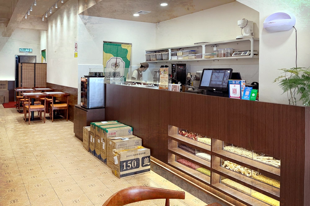 The clean, fuss-free interior of the shop. — Picture by CK Lim