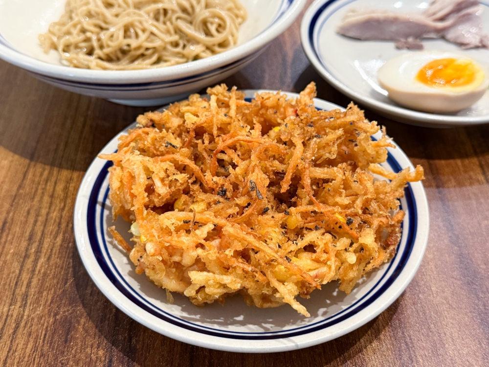 Tamago Tsukemen needs a crunchy element in the form of Sakura Ebi & Assorted Vegetables Kakiage. — Picture by Lee Khang Yi
