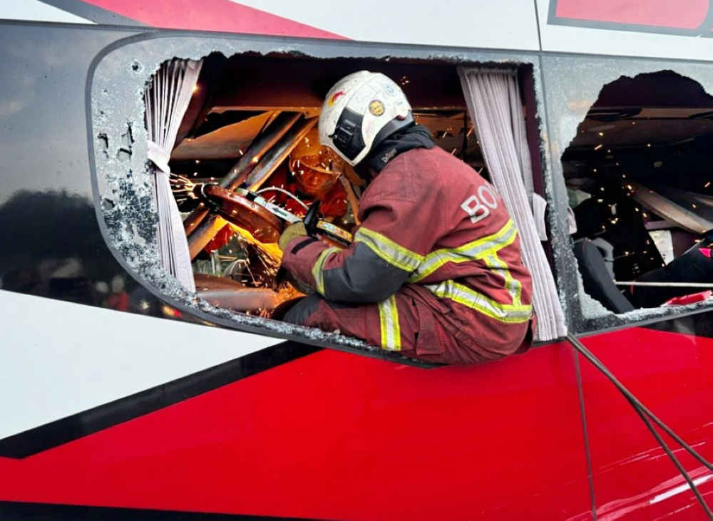 One of the victims involved in a three-vehicle crash at Kilometre 441.2 of the North-South Expressway (PLUS) died while receiving treatment at the Sungai Buloh Hospital. — Bernama pic