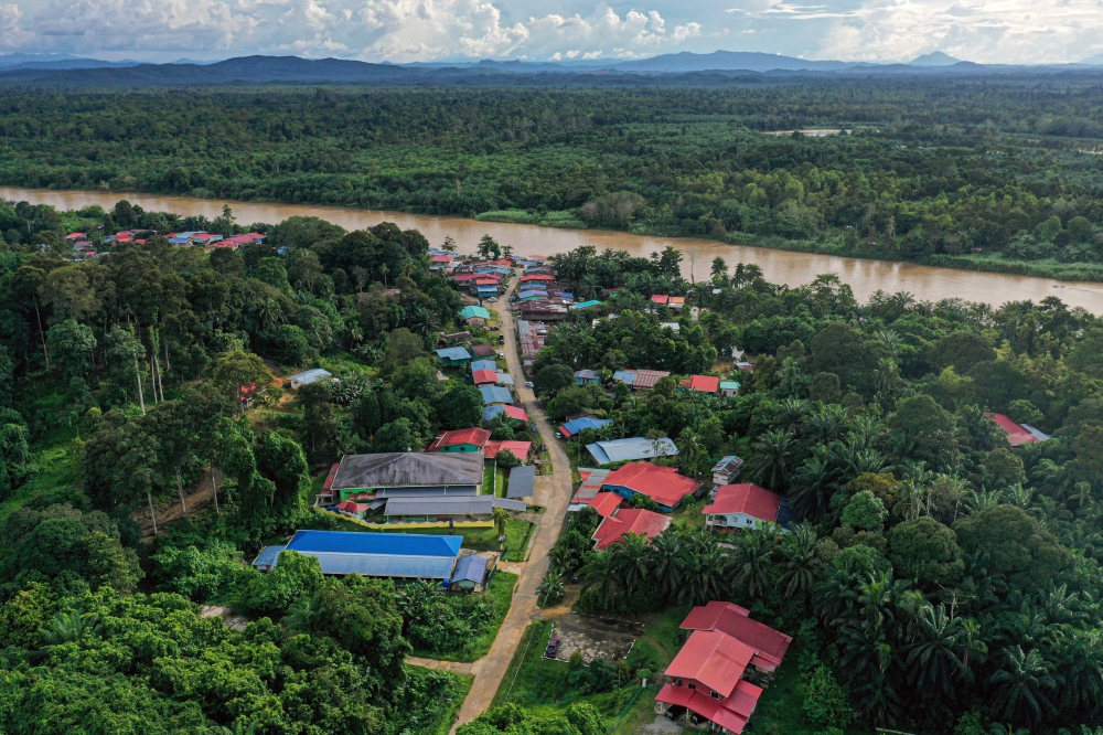 The atmosphere around Bukit Garam Base, near the Kinabatangan River, in the Lamag state constituency, which will see a by-election on January 24. — Bernama pic 