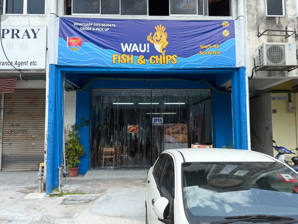 Find the eatery sandwiched between auto workshops and just round the corner from AEON Big in Kepong. — Picture by Lee Khang Yi