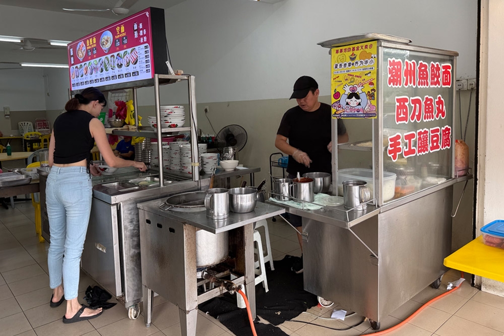 The cook’s station is positioned right at the front of the shop. — Picture by CK Lim