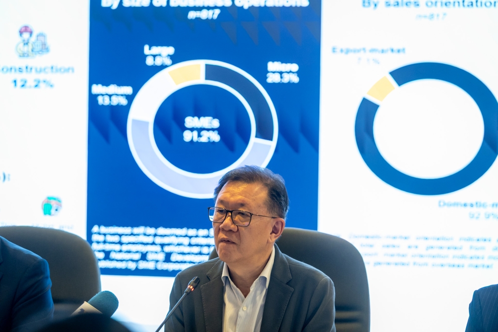 Socio-Economic Research Centre executive director Lee Heng Guie speaks during a press conference at Wisma Chinese Chamber, in Kuala Lumpur on January 15, 2026. — Picture by Firdaus Latif