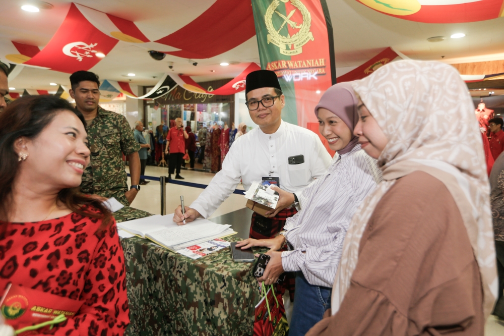 A delegate registers at the Malaysian Army Reserve (Askar Wataniah) booth at the WTC Kuala Lumpur January 15, 2026. — Picture by Raymond Manuel