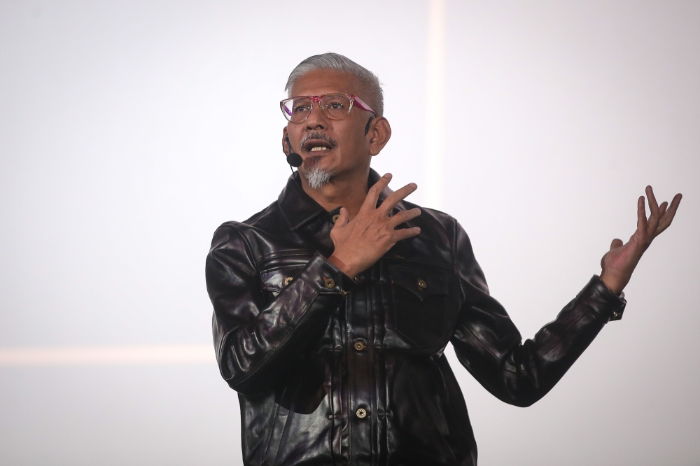 Veteran journalist Zainal Rashid Ahmad, better known by his initials ZRA,  urges Malaysians to support the docu-film ‘The Voice of Hind Rajab’ in cinemas, saying that it could serve as a powerful lesson in humanitarian awareness. — Picture by Yusof Mat Isa